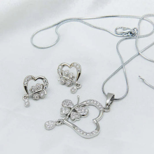 Heart Pendant Necklace Diamonds golden selvar